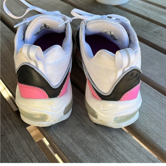 Nike White and Black Sneakers with Retro Design - Picture 4 of 7